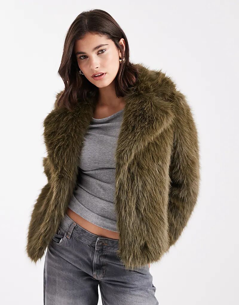 

Укороченная куртка из искусственного меха New Look цвета хаки