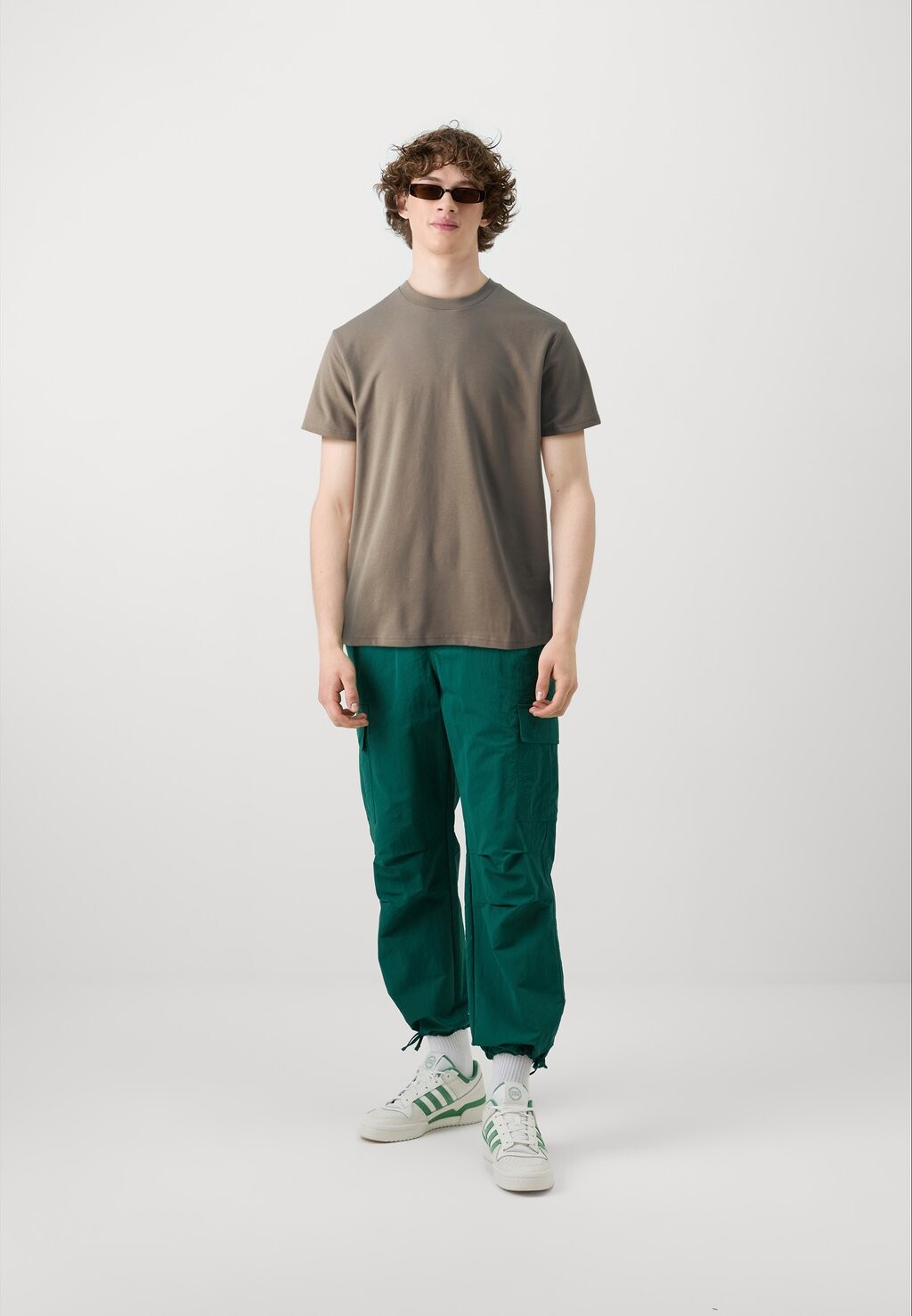 

Простая футболка RELAXED FIT COOLING TEE CHAIN Hollister Co., серый