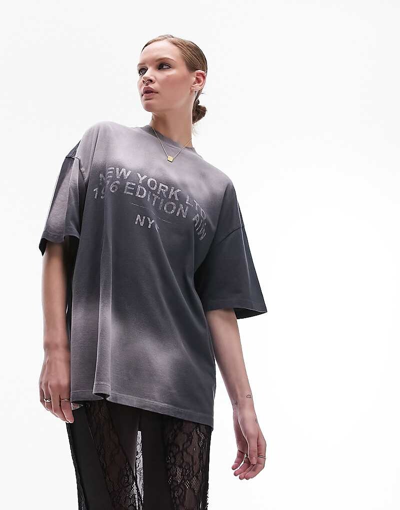 

Topshop — футболка оверсайз антрацитового цвета с принтом «Нью-Йорк»