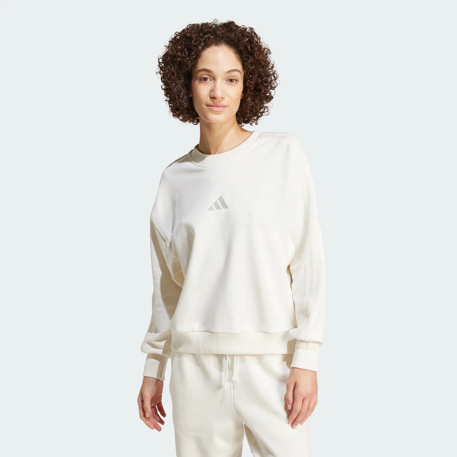 Женский свободный свитшот Adidas All Szn French Terry, цвет Off White — фото 2
