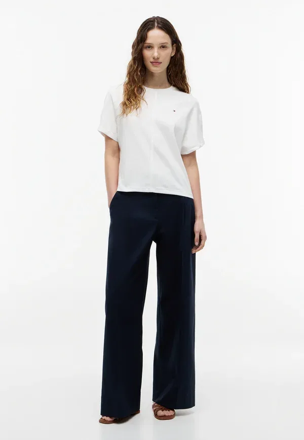Футболка Tommy Hilfiger Cody batwing tee basic, цвет экрю — фото 2