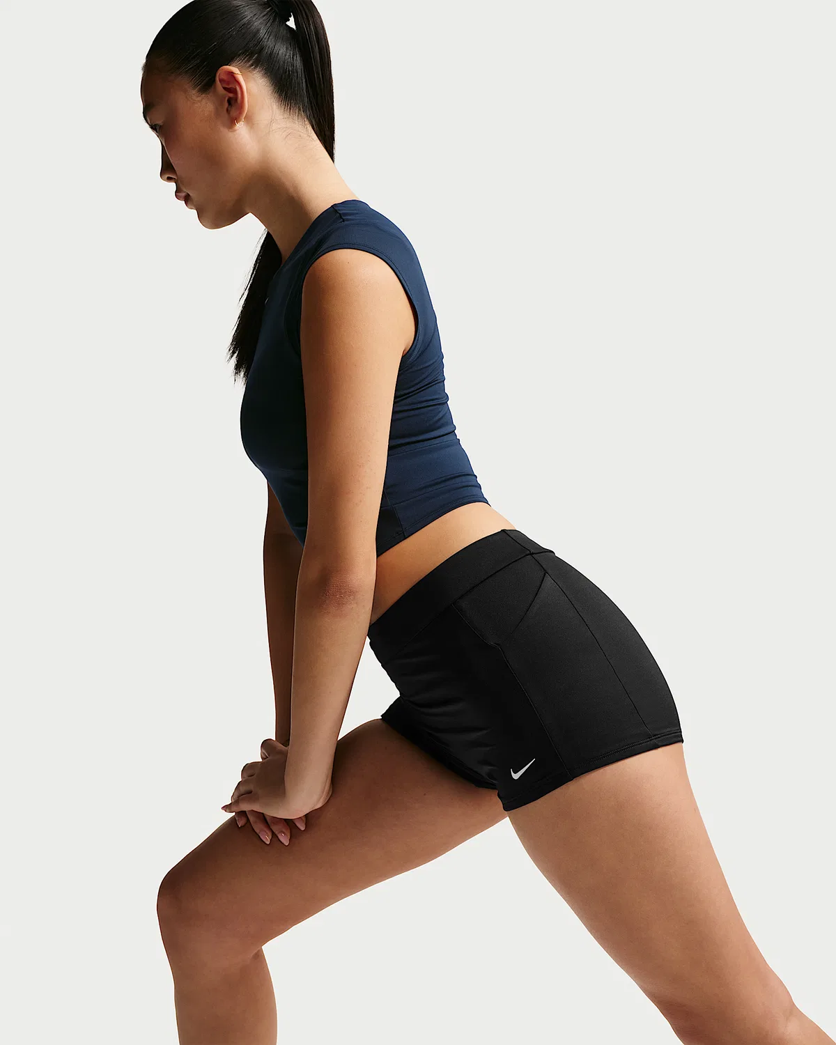Женские шорты Nike Swim Effortless Essential, Black — фото 4