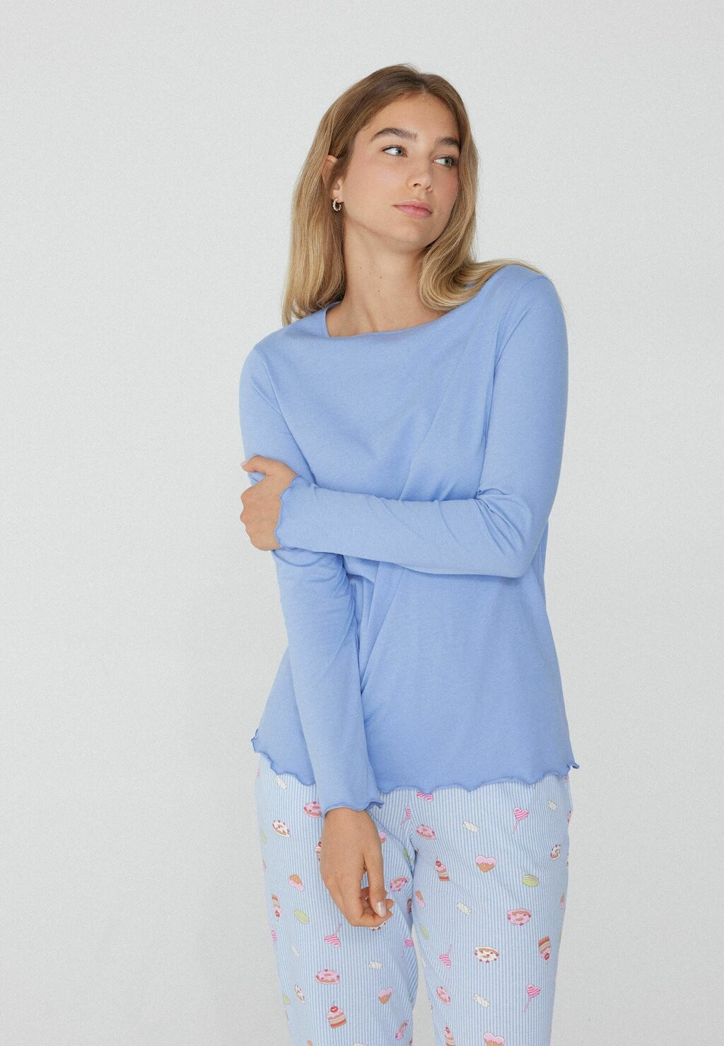 

Топ с длинными рукавами LONG-SLEEVED WITH ROLLED HEM Tezenis, светло-голубой
