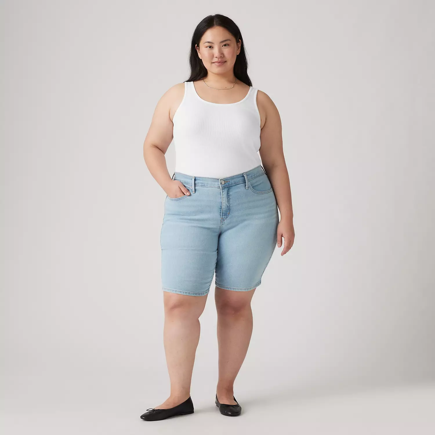 Женские шорты-бермуды Shaping (размер Plus) Levi's, цвет Double Duty Short - Light Wash — фото 2