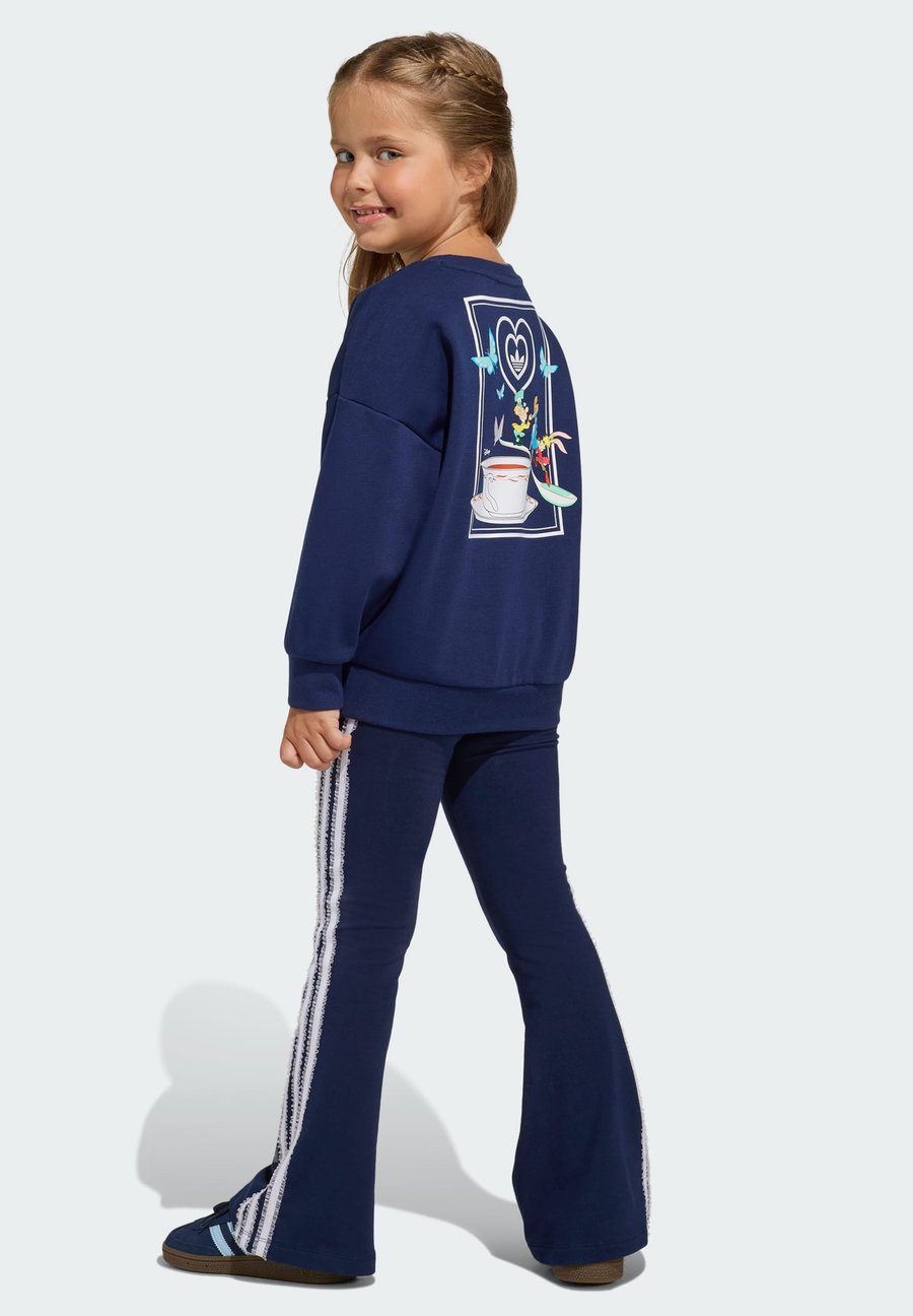 Толстовка Adidas Originals DISNEY CREW FLARED SET, Night Indigo/Dark Blue — фото 2