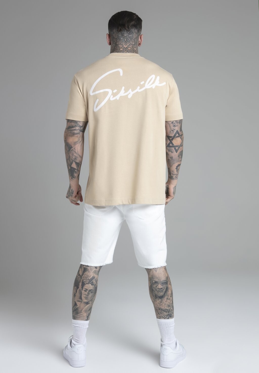 

Футболка с принтом Script SIKSILK, бежевая
