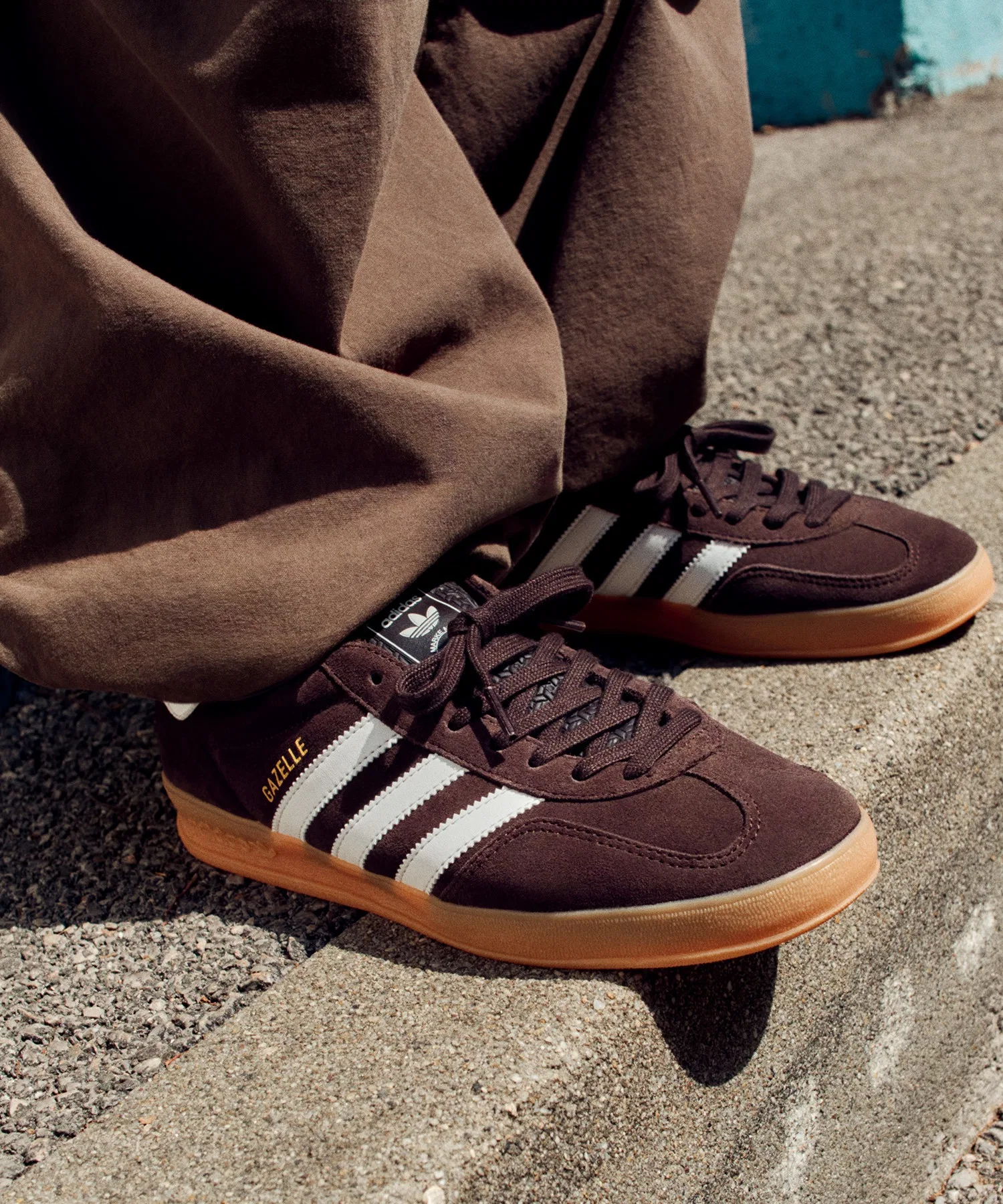 Унисекс кроссовки Gazelle Indoor adidas коричневые