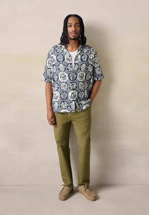 Рубашка Next, Regular fit jaquard print short sleeve shirt, темно-синяя птица — фото 2