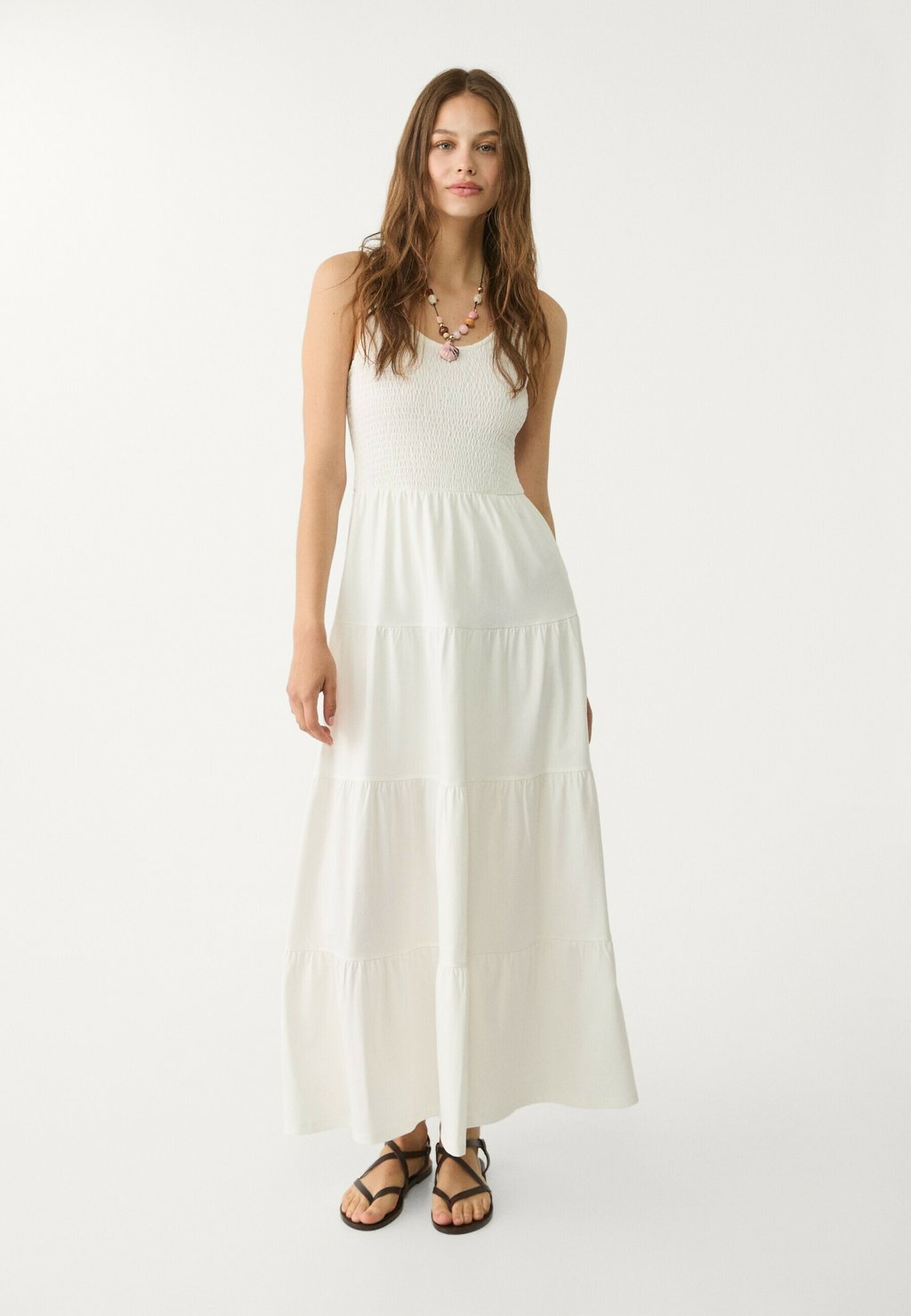

Платье макси FLOWING Stradivarius, белый