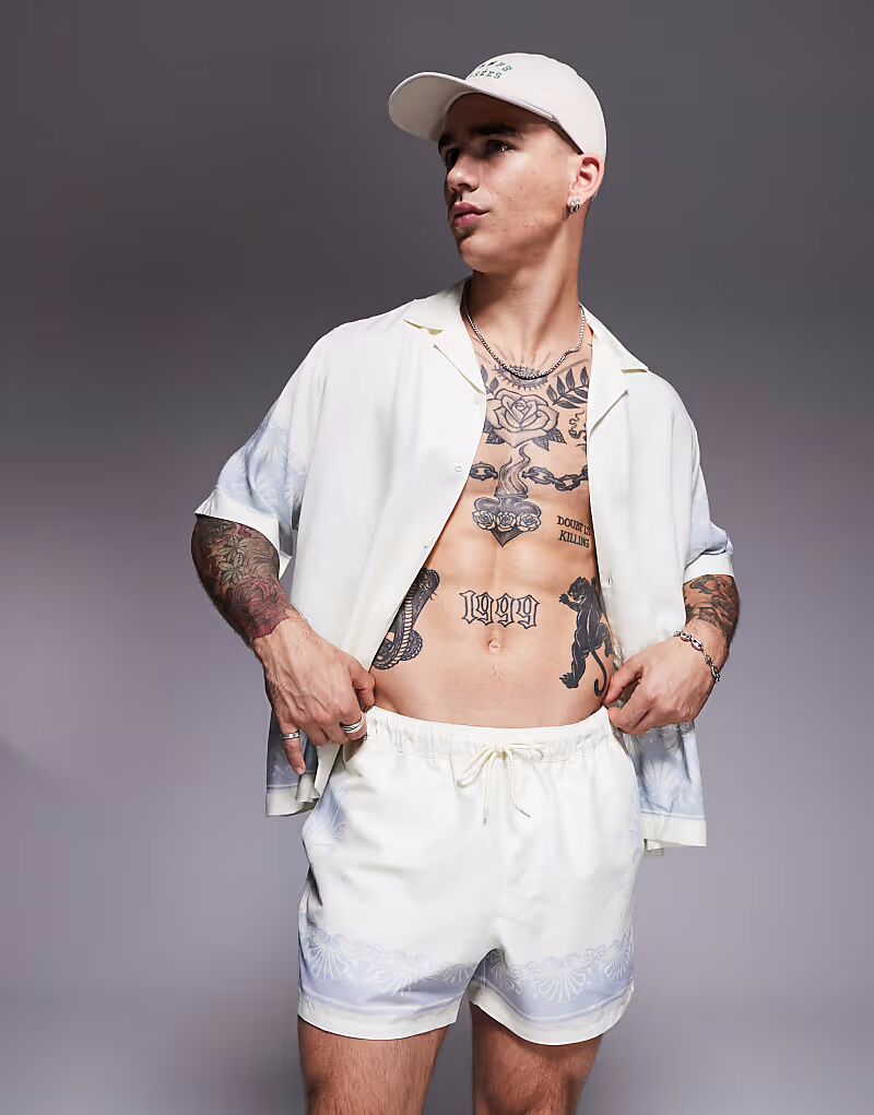 

Короткие шорты для плавания белого цвета с каймой Asos Design