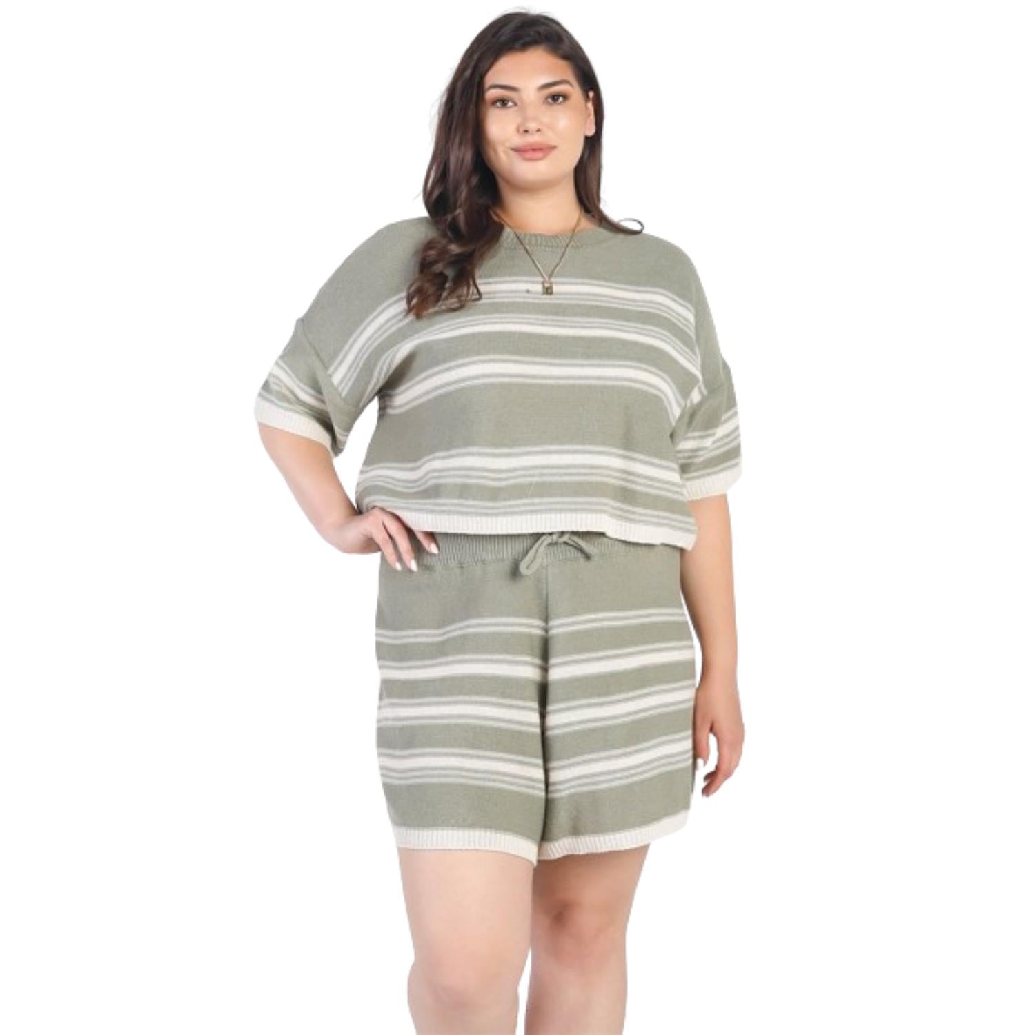 

Оливковый полосатый вязаный короткий топ с короткими рукавами и комплект с шортами на высокой талии TRUEDAMES