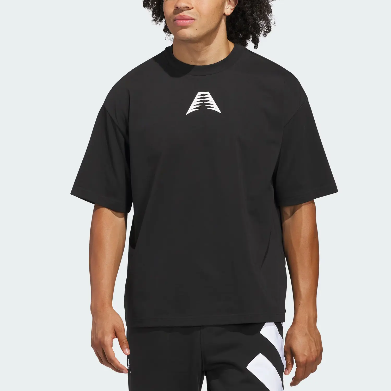 Футболка ANTHONY EDWARDS BELIEVE THAT мужская Adidas, черно-белый — фото 2