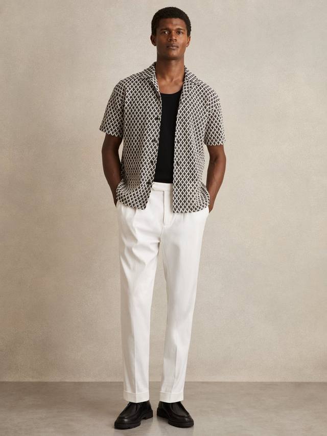 

Sterling короткий рукав кубинский воротник геометрическая рубашка с вышивкой Reiss, Navy/White