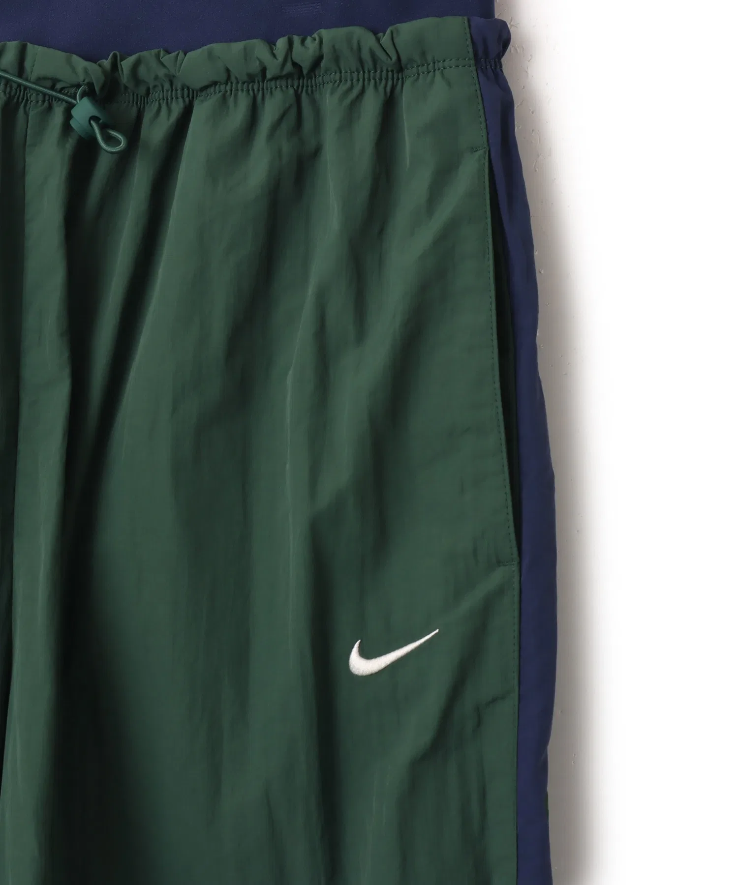 Женские спортивные брюки NIKE NSW PARACHUTE чёрные — фото 3