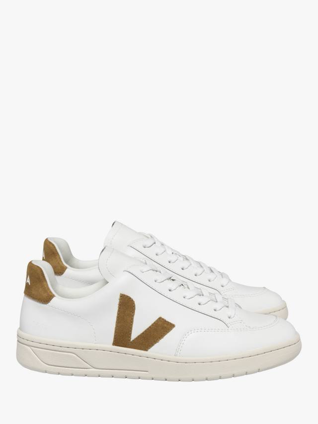 

Кожаные кроссовки на шнуровке v12 VEJA, цвет White/Camel