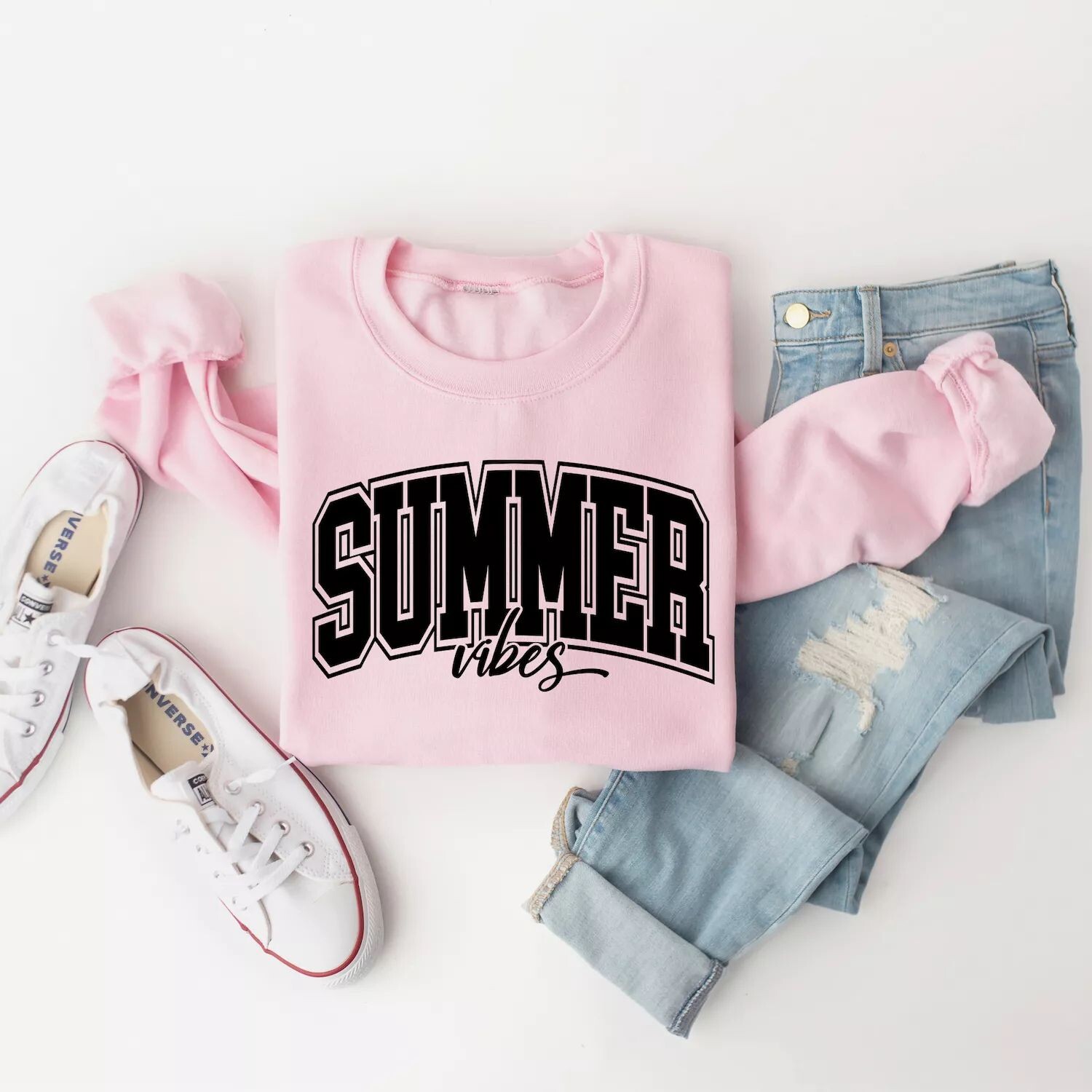 

Толстовка с курсивом Varsity Summer Vibes Simply Sage Market