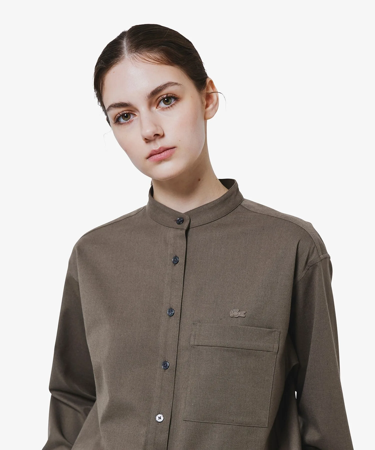 Рубашка LACOSTE с воротником-стойкой темно-коричневая — фото 4