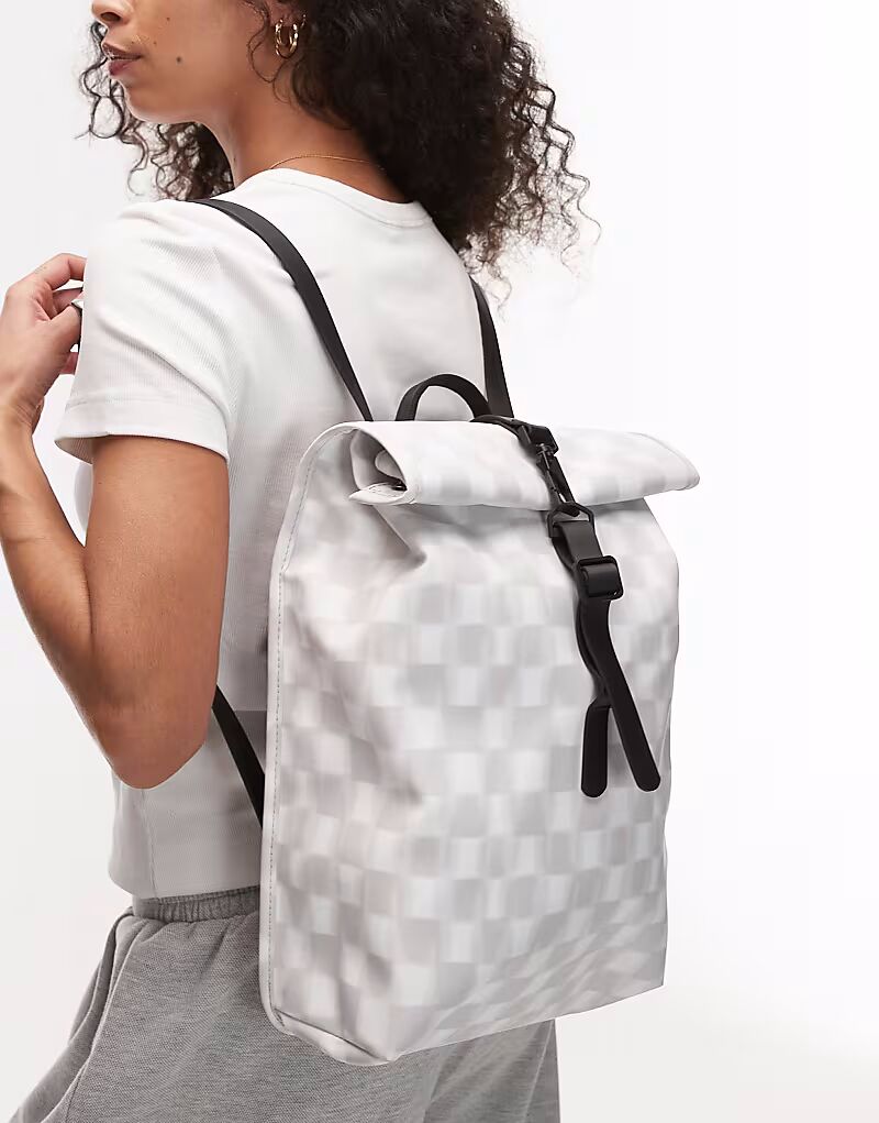 

Мини-рюкзак Rains Rolltop W3 в белый шахматный узор