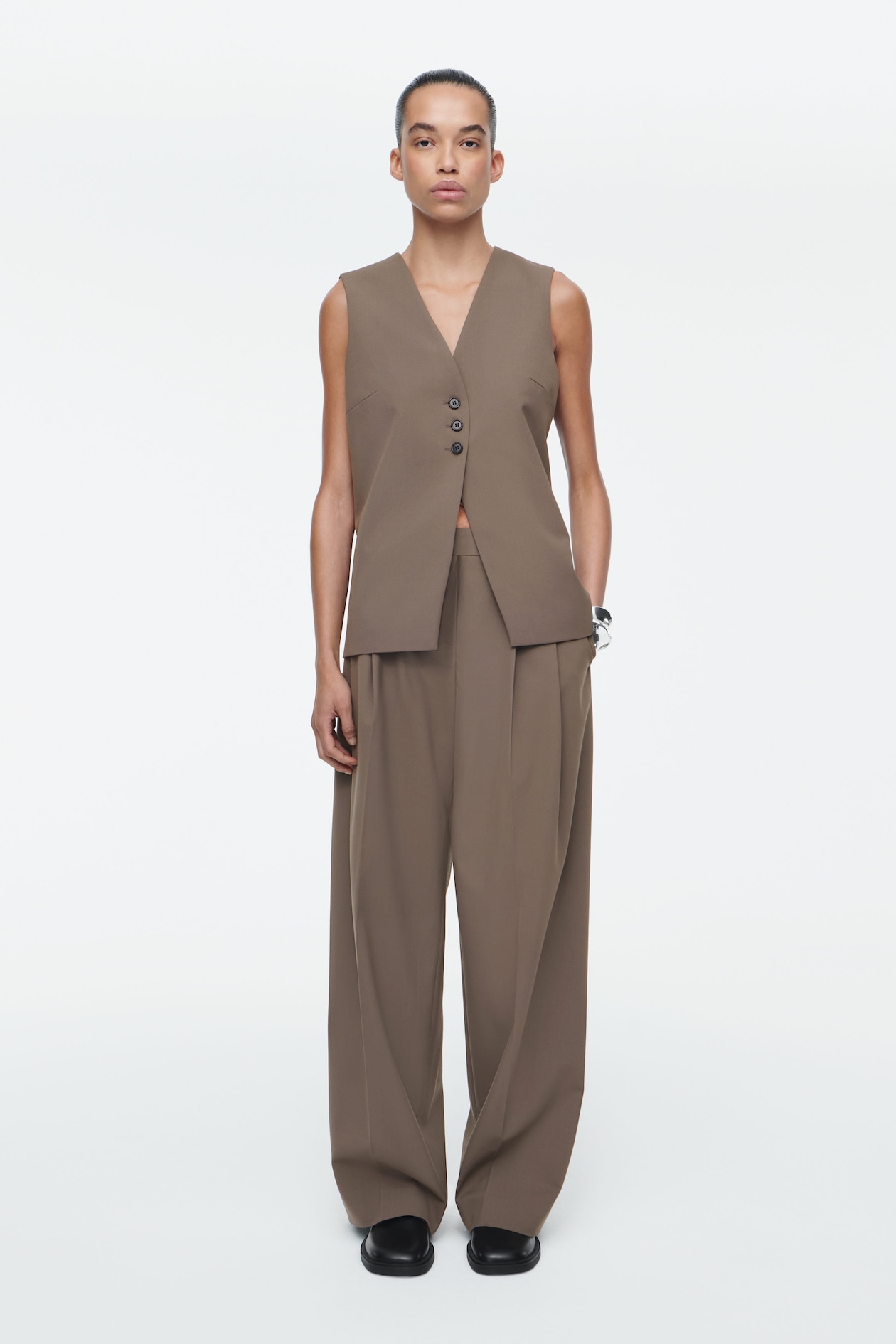 

Широкие брюки из твила-relaxed fit COS, коричневато-серый