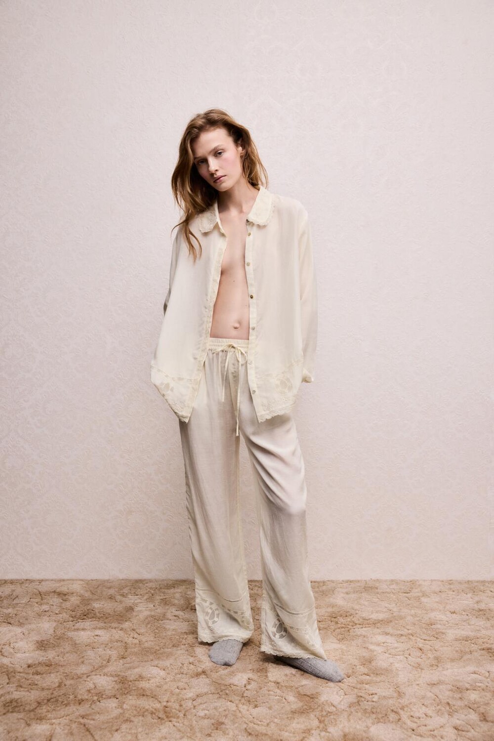 

Рубашка с кружевной отделкой, отделкой и вышивкой ZARA, устрично-белый