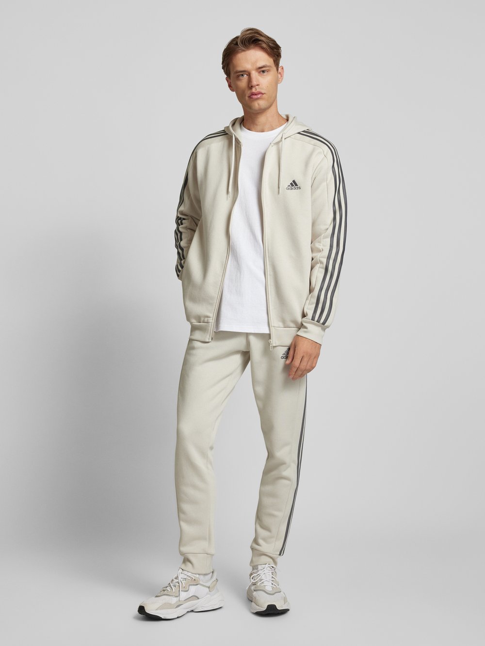 

Спортивные брюки с эластичным поясом ADIDAS SPORTSWEAR, песочный