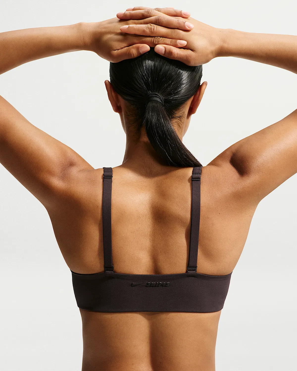 Женский микро-спорт-бра NikeSKIMS Studio Stretch, NSKM Dark Roast/NSKM Dark Roast — фото 2