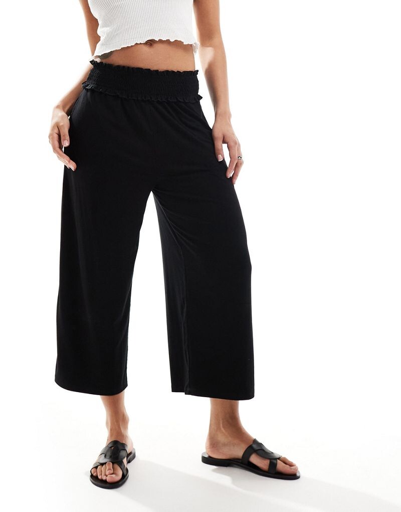 

Черные укороченные брюки-кюлоты с присборенной талией ASOS DESIGN