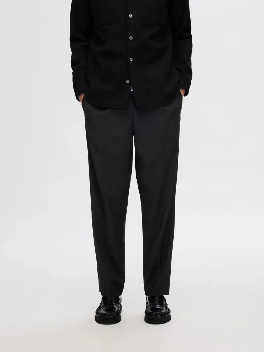 

Брюки-чиносы SELECTED HOMME "SLH190-REG TAPERED LEROY PLEAT PANT NOOS", черный
