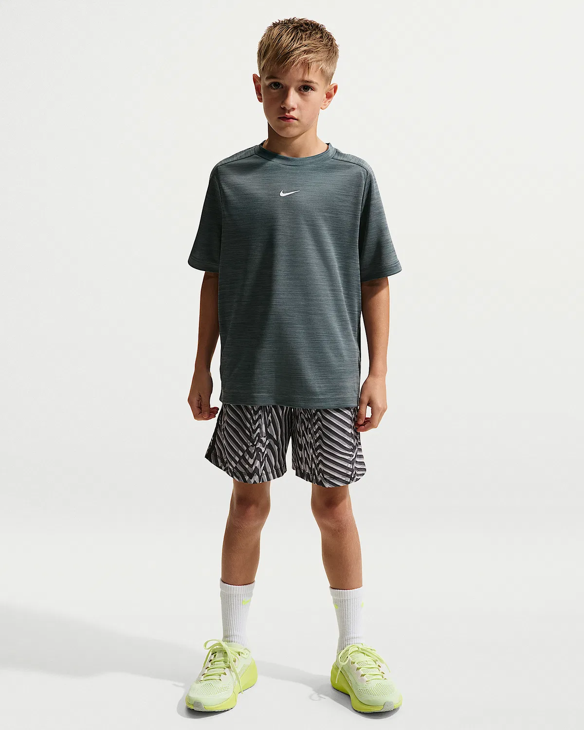 Большие детские (мальчиковые) тренировочные шорты Nike Dri-FIT Woven Multi, Black/Black/Light Smoke Grey/White