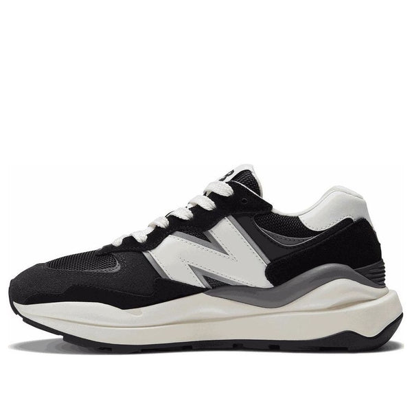 

Кроссовки 57 40 New Balance, черный