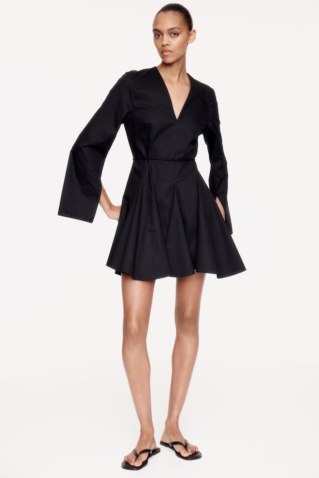 

Расклешенное платье H&M, черный