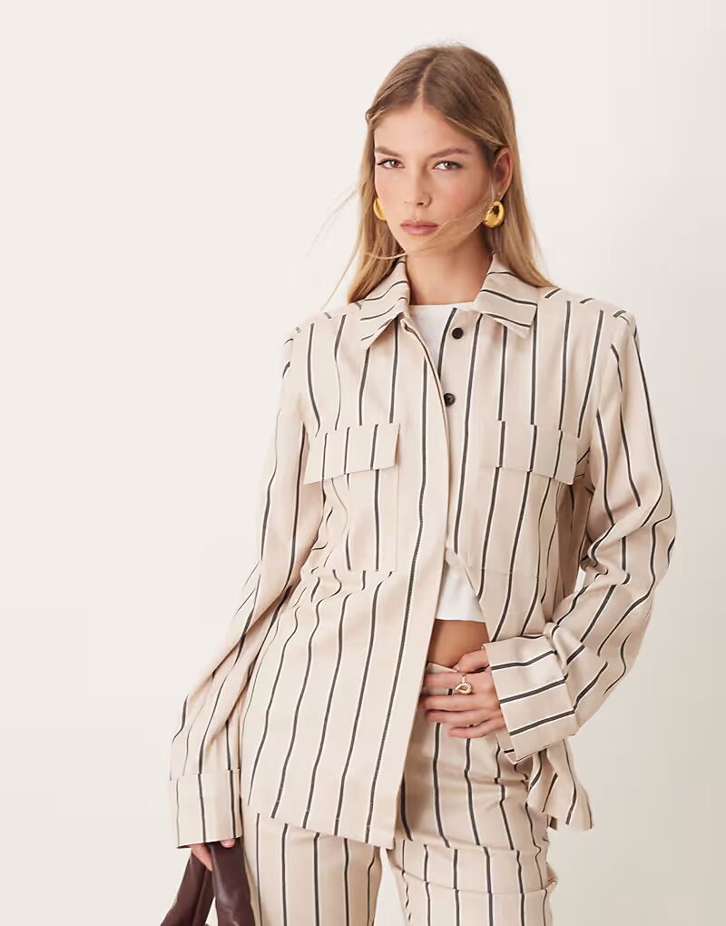 

Рубашка ASOS DESIGN в полоску цвета песчаника
