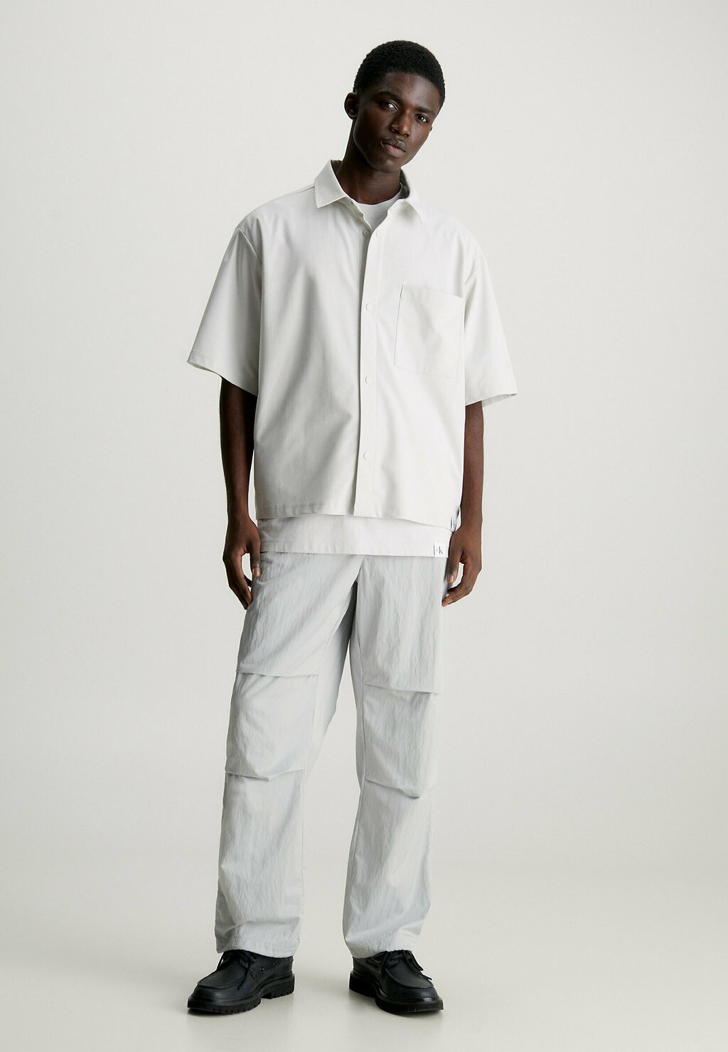 

Брюки Calvin Klein Jeans, серый