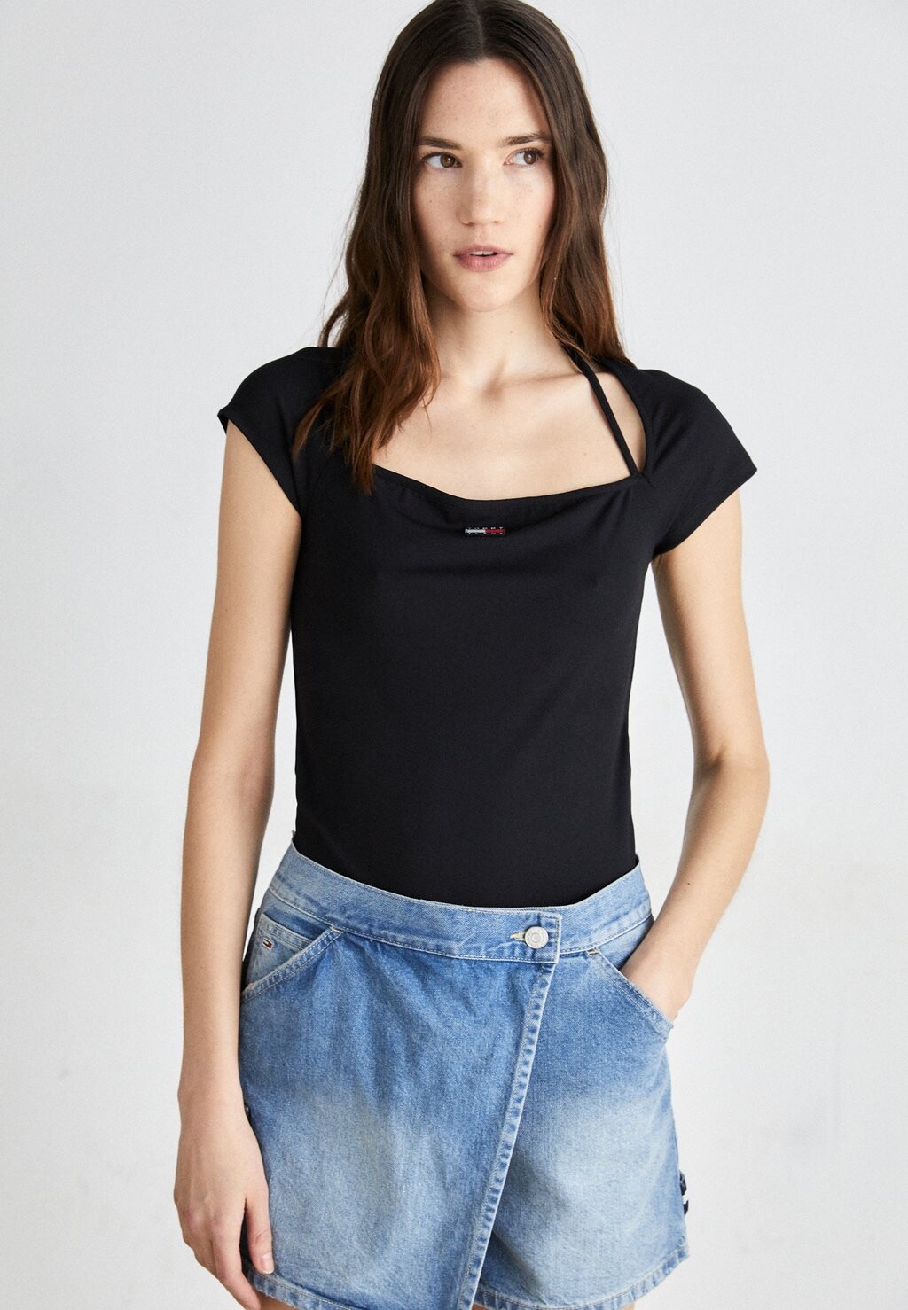 

Футболка с принтом SLIM BADGE STRAP Tommy Jeans, цвет black