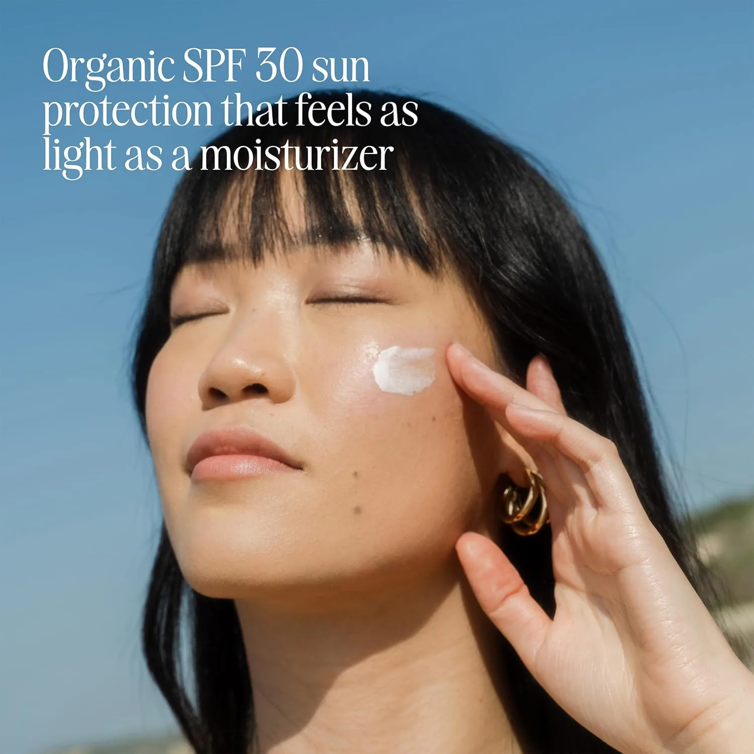 Набор COOLA Organic Sunscreen and Lip Balm SPF 30 Sun Essentials Kit, протестирован дерматологами и одобрен TSA, веганский и безглютеновый, всего 4 предмета. — фото 4