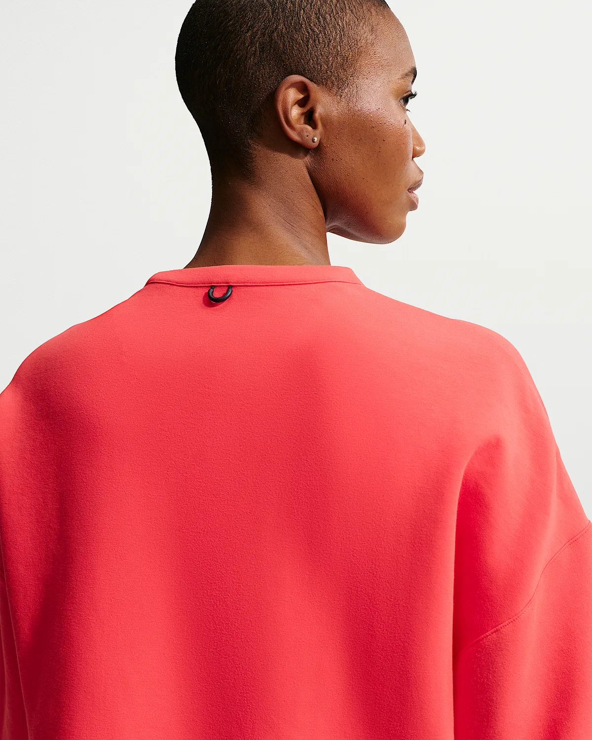 Женская футболка Nike 24.7 ImpossiblySoft Dri-FIT Oversized с круглым вырезом, Light Crimson/University Red — фото 2
