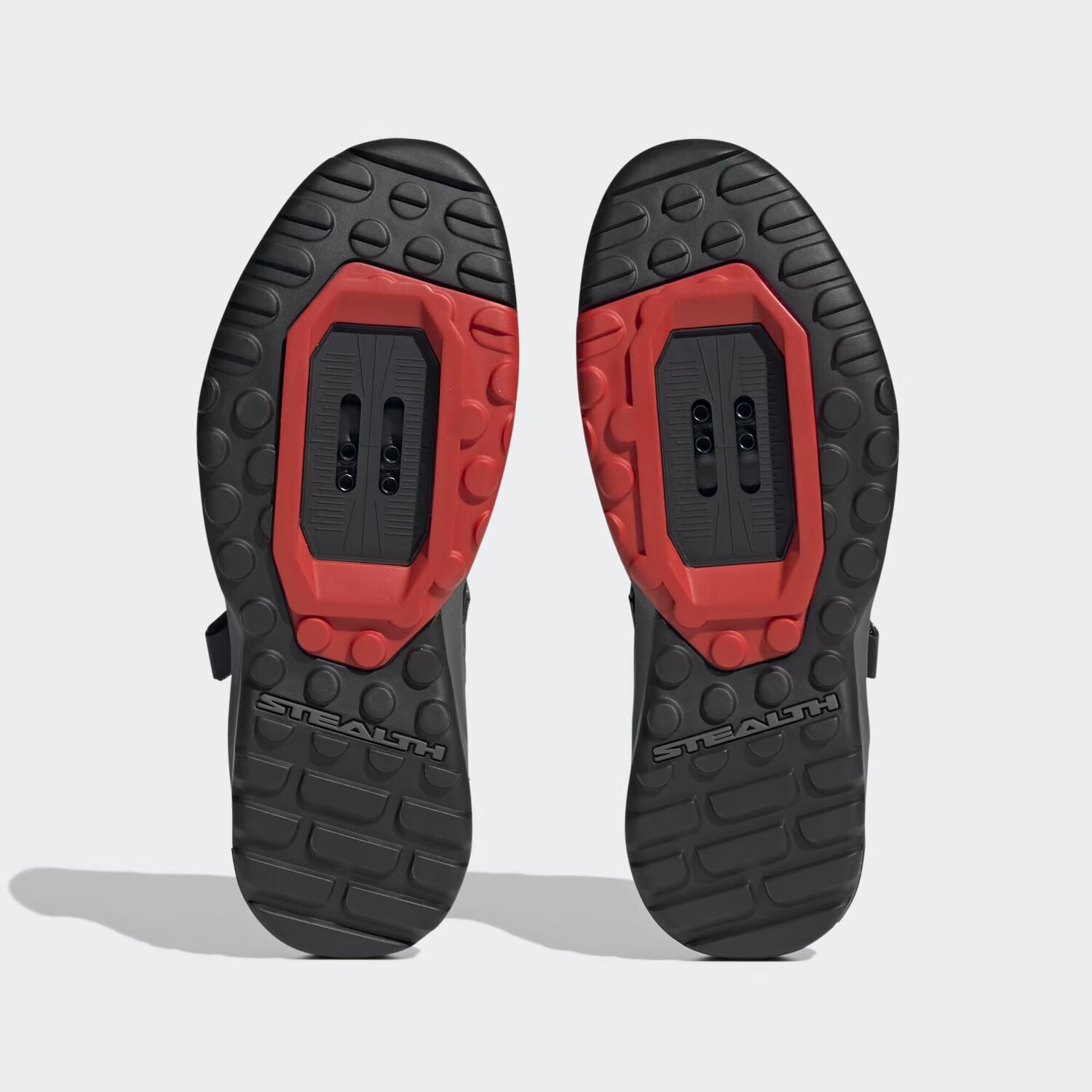Кроссовки Five Ten Trailcross с клипсами для горного велосипеда Adidas, цвет Core Black/Grey Three/Red — фото 3
