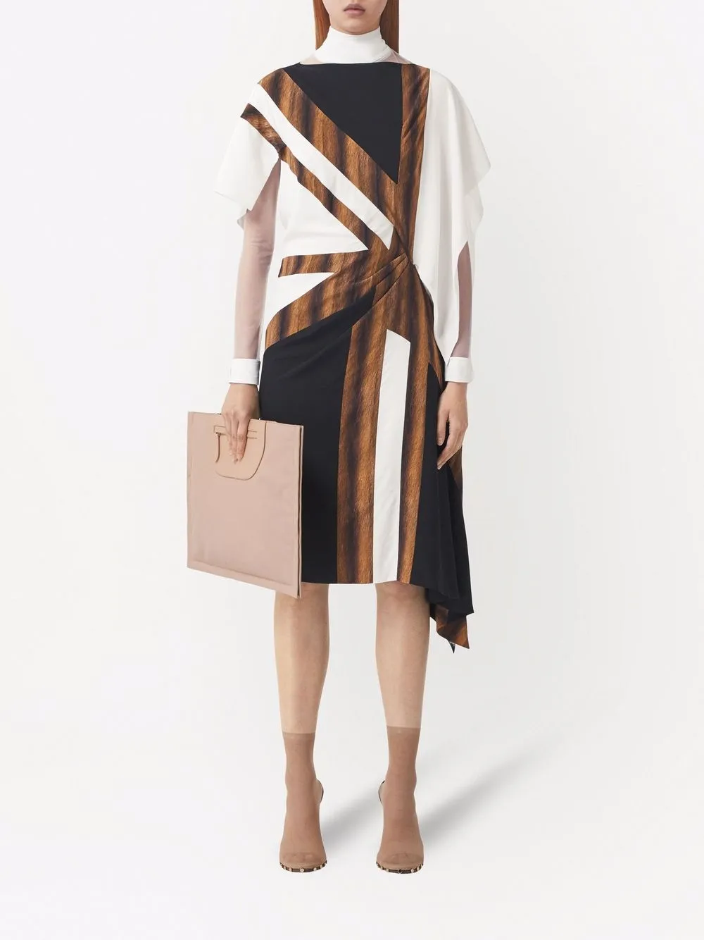 Платье Burberry шелковое асимметричного кроя с принтом, черное — фото 2