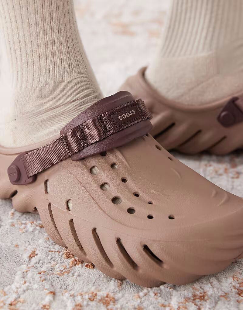 Сабо Crocs Echo светло-коричневого цвета — фото 3