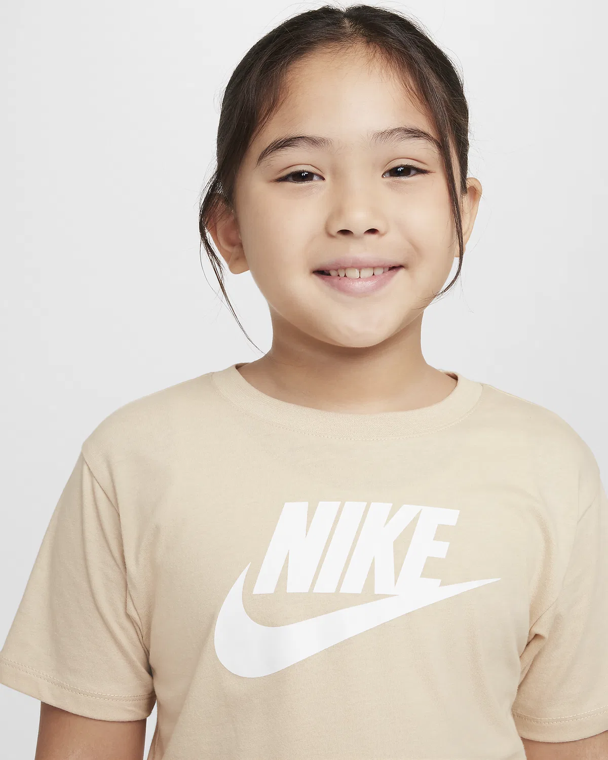 Детская футболка Nike Little Kids' Club Boxy T-Shirt, Sanddrift — фото 3