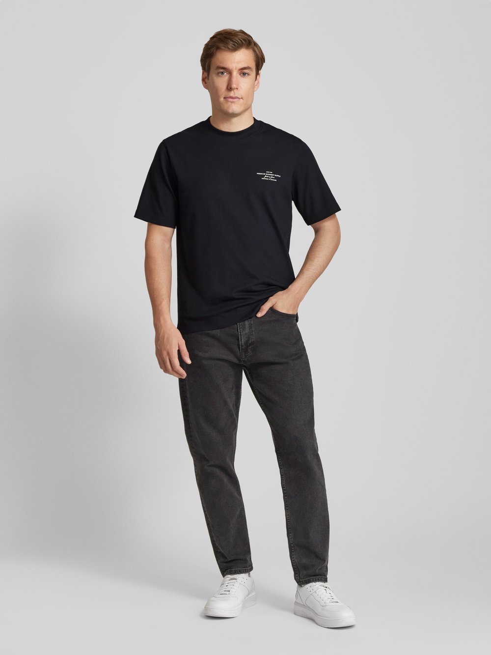 

Футболка с этикеткой и круглым вырезом Jack & Jones Premium, черный