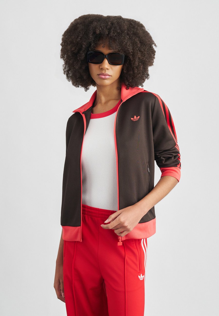 

Толстовка Adidas Originals CLASSIC TT, Aurora Coffee/Semi Lucid Red/Brown