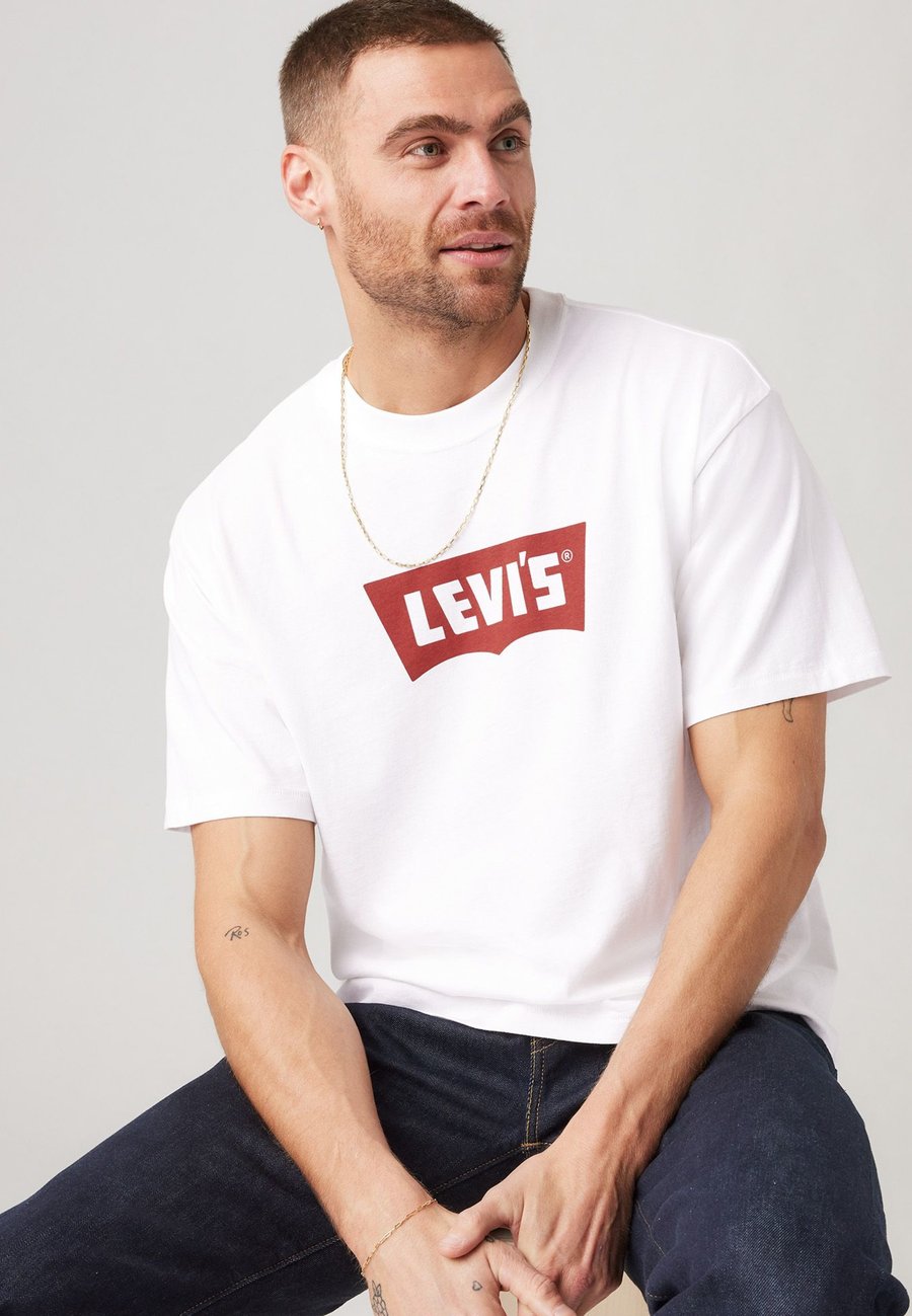 Футболка Levi's VINTAGE GRAPHIC TEE, Vintage Chili Oil Batwing White/White — фото 2