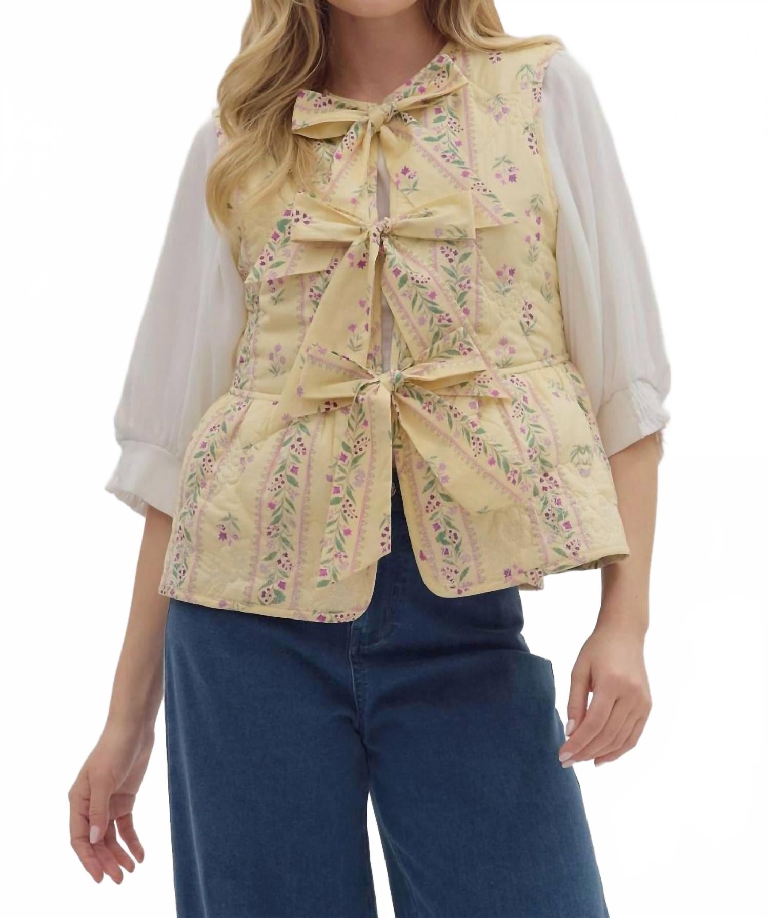 

Entro Стеганый жилет с баской и завязками спереди, цвет экрю