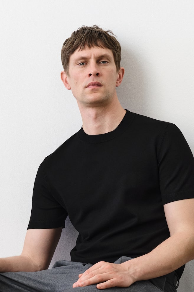 

Футболка облегающего кроя из тонкой трикотажной ткани H&M, черный