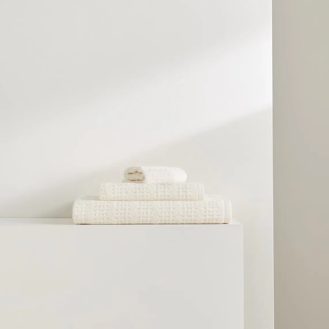 

Хлопковое банное полотенце 500 г/м2 Sund Room - El Corte Inglés, сырой