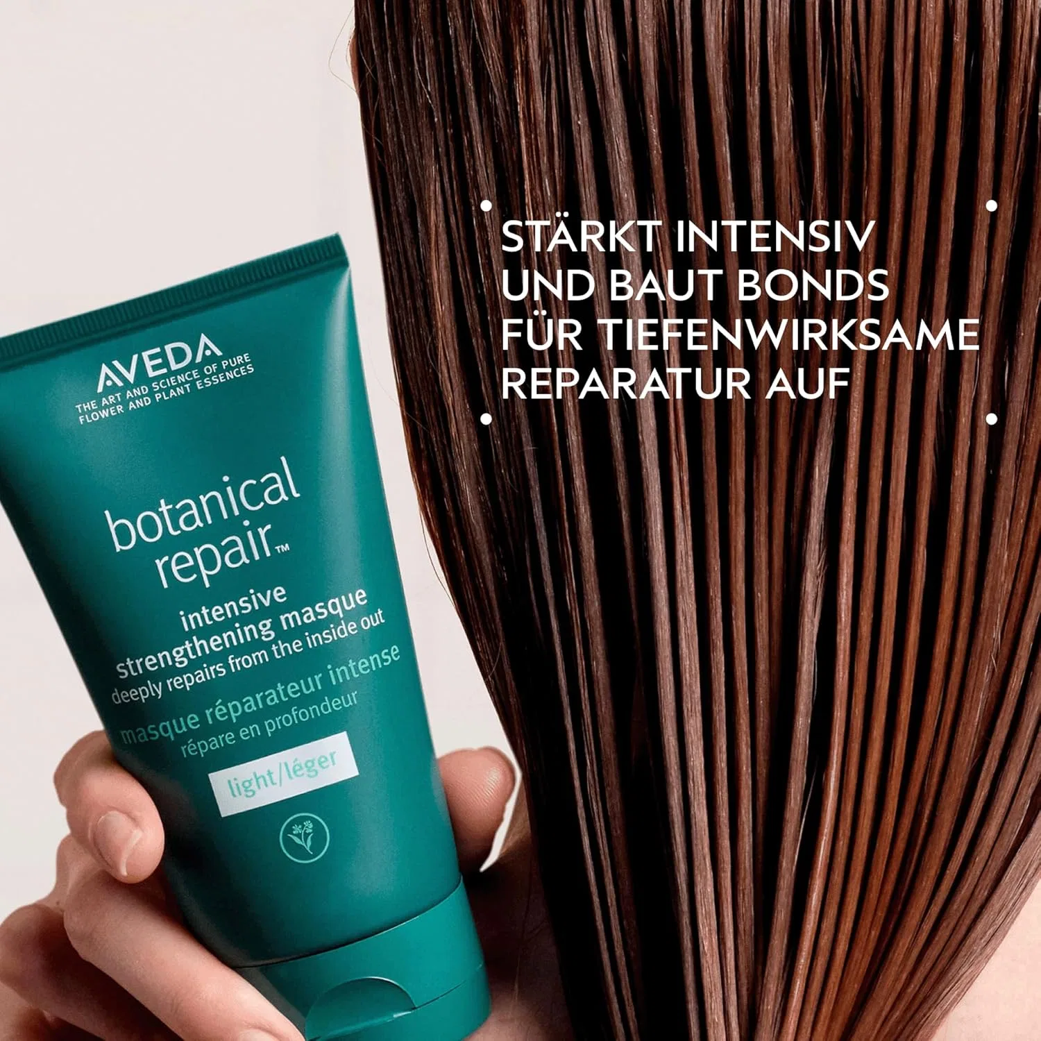 Интенсивная укрепляющая маска для волос «Botanical Repair Intensive Strengthening Masque Light» от Aveda Aveda — фото 2