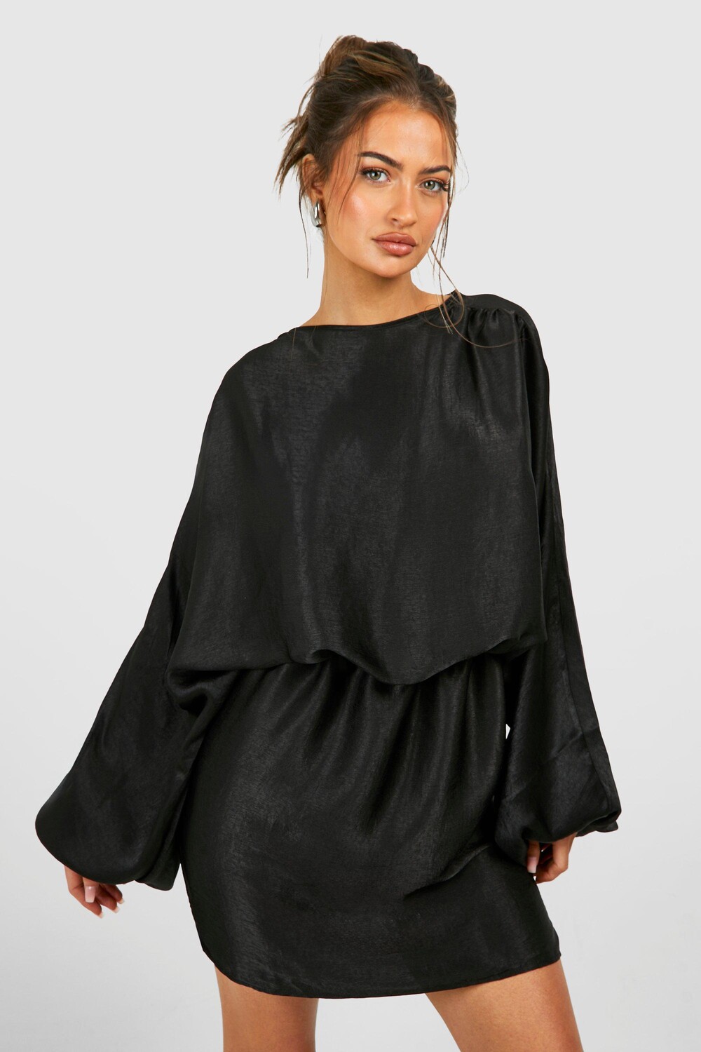 

Мини-платье из кованого атласного блузона boohoo, черный