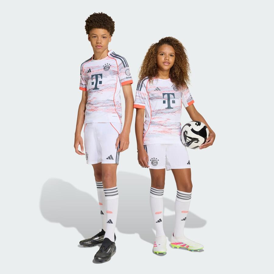 ADIDAS Детские выездные шорты ФК Бавария Мюнхен 25/26 — фото 2