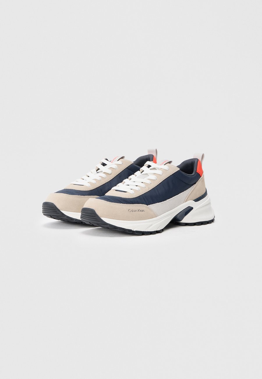 Кроссовки Calvin Klein Jeans Trainers, Desert Taupe/Navy/Tomato Cherry/Taupe — фото 2
